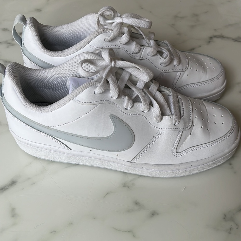 Nike boys all white sneakers size 7Y fits like a women’s size 9